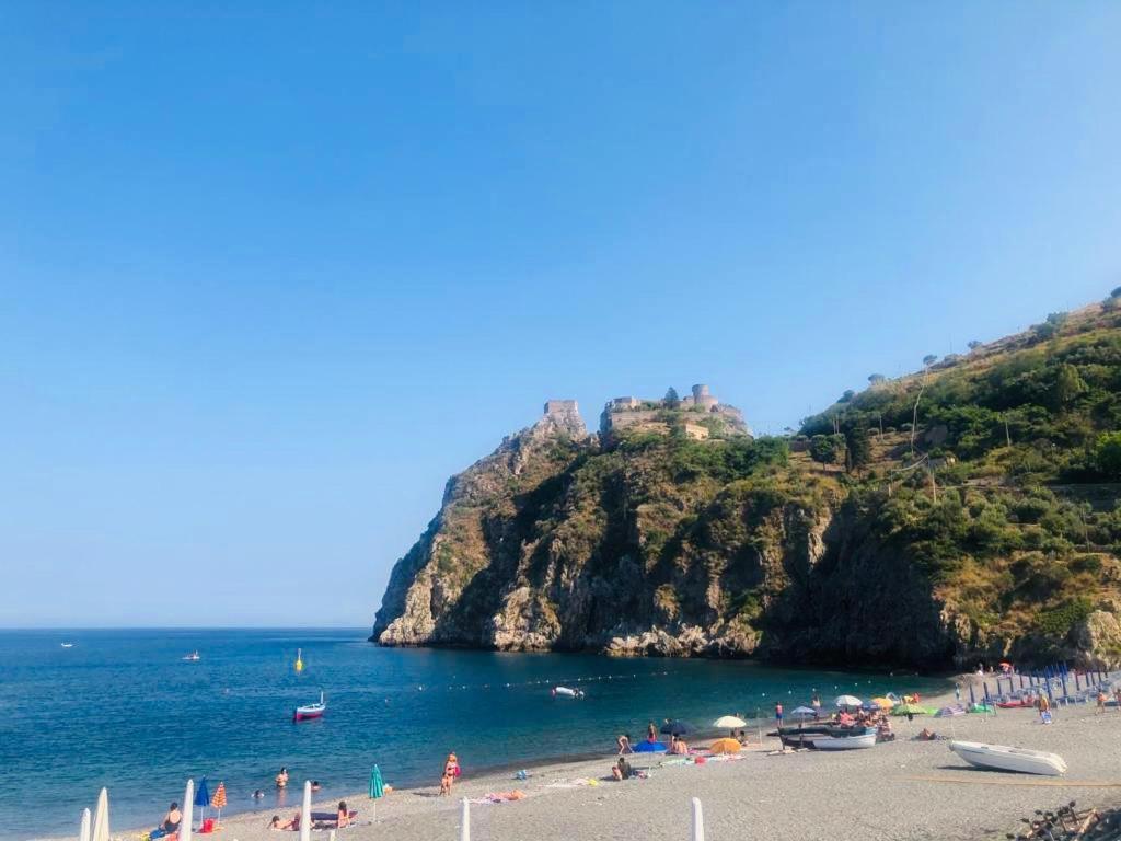 Appartamento Sul Lungomare Di S Alessio SantʼAlessio Siculo 外观 照片